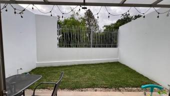 Se vende moderna casa con patio en condominio de San Antonio Escazú 25-1940 Se vende moderna casa con patio en condominio de San Antonio Escazú 25-1940