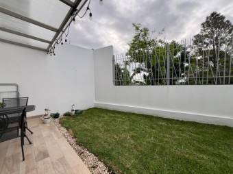 Se vende moderna casa con patio en condominio de San Antonio Escazú 25-1940 Se vende moderna casa con patio en condominio de San Antonio Escazú 25-1940