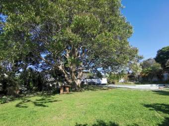 Se vende lote de 3,177m2 con uso mixto en Santa Rosa Heredia 24-404