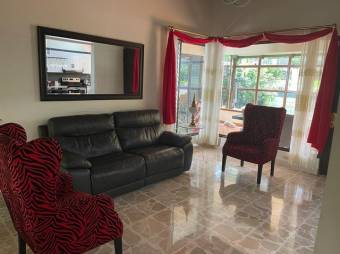 Se vende propiedad con casa con 4 apartamentos en San Isidro San José 24-12