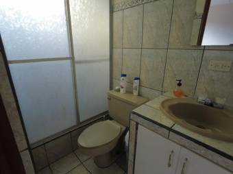 Se vende propiedad con casa con 4 apartamentos en San Isidro San José 24-12