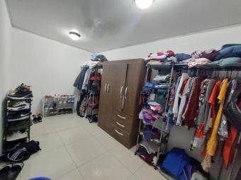 Se vende espaciosa casa de 2 plantas en Hatillo San José 25-1895