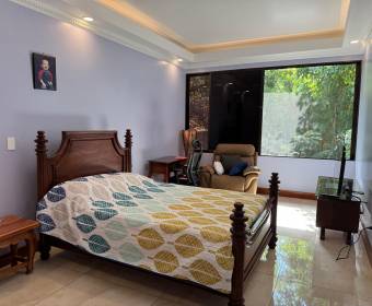 House for sale in a condominium in Santa Ana, San José.