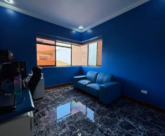 House for sale in a condominium in Santa Ana, San José.