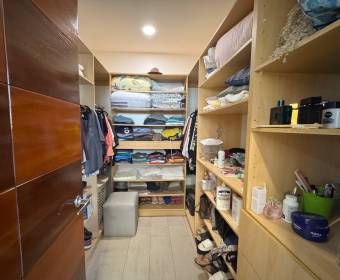 House for sale in a condominium in Santa Ana, San José.