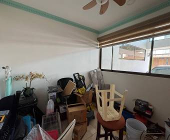 House for sale in a condominium in Santa Ana, San José.