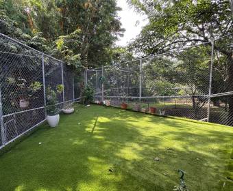 House for sale in a condominium in Santa Ana, San José.