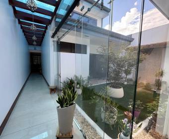 House for sale in a condominium in Santa Ana, San José.