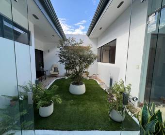 House for sale in a condominium in Santa Ana, San José.