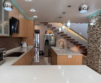 House for sale in a condominium in Santa Ana, San José.