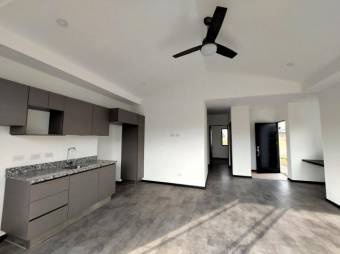 Se vende espaciosa casa con amplio patio en villa del sol 25-1671