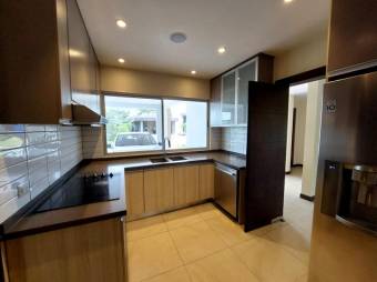 Se vende espaciosa casa con amplio patio en San Rafael Alajuela 26-40