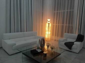 Se vende espaciosa propiedad de lujo con piscina en Escazú Centro 26-175