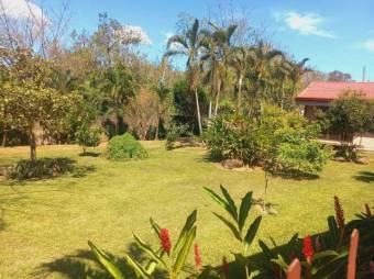 Se vende casa con amplio lote de 3,000m2 en La Garita Alajuela 26-131