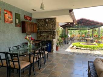 Se vende casa con amplio lote de 3,000m2 en La Garita Alajuela 26-131