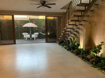 Se vende casa con amplio lote de 3,000m2 en La Garita Alajuela 26-131