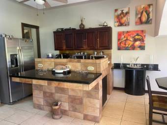 Se vende casa con amplio lote de 3,000m2 en La Garita Alajuela 26-131