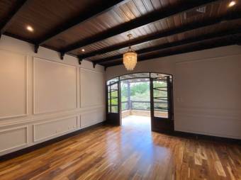 Se vende moderna casa con 10,700m2 en Guácima Alajuela 23-904