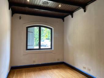 Se vende moderna casa con 10,700m2 en Guácima Alajuela 23-904