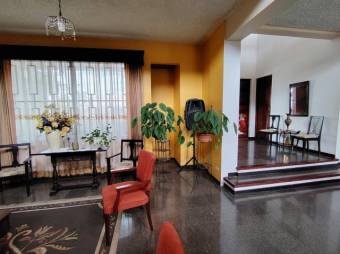 Se vende espaciosa casa con patio en condominio de Alajuela 25-1600