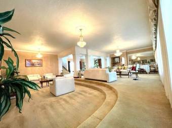 Se vende moderna casa con patio y terraza en Alajuela Centro 25-761