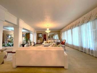 Se vende moderna casa con patio y terraza en Alajuela Centro 25-761