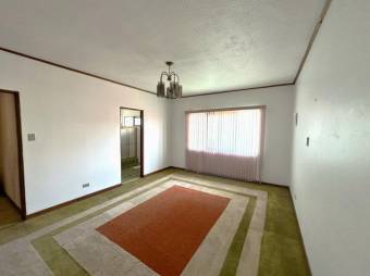 Se vende moderna casa con patio y terraza en Alajuela Centro 25-761