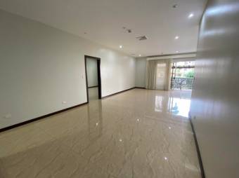 Se vende espacioso apartamento para inversión en San Rafael Escazú 25-692