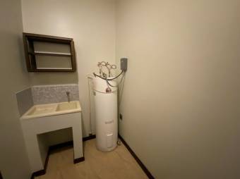 Se vende espacioso apartamento para inversión en San Rafael Escazú 25-692