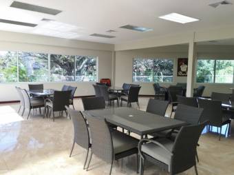 Se vende espacioso apartamento para inversión en San Rafael Escazú 25-692