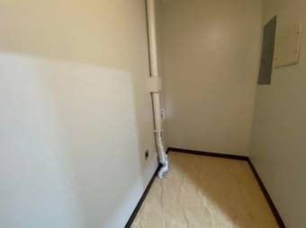 Se vende espacioso apartamento para inversión en San Rafael Escazú 25-692