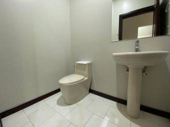 Se vende espacioso apartamento para inversión en San Rafael Escazú 25-692