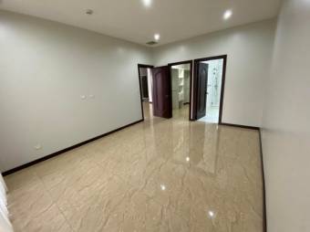 Se vende espacioso apartamento para inversión en San Rafael Escazú 25-692