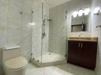 Se vende espacioso apartamento para inversión en San Rafael Escazú 25-692