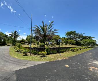 One-story corner house for sale in Ciudad Hacienda Los Reyes, La Guacima.