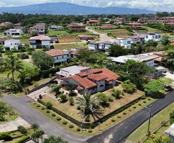 One-story corner house for sale in Ciudad Hacienda Los Reyes, La Guacima.