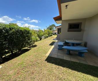 One-story corner house for sale in Ciudad Hacienda Los Reyes, La Guacima.