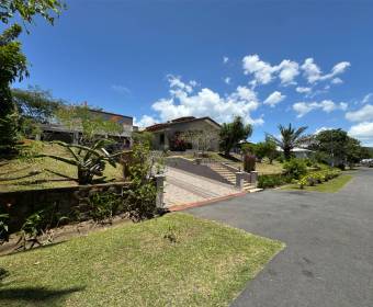 One-story corner house for sale in Ciudad Hacienda Los Reyes, La Guacima.