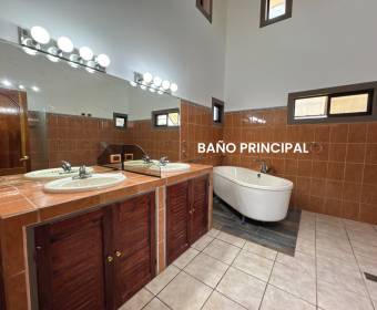 One-story corner house for sale in Ciudad Hacienda Los Reyes, La Guacima.