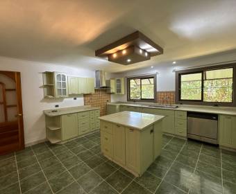 One-story corner house for sale in Ciudad Hacienda Los Reyes, La Guacima.