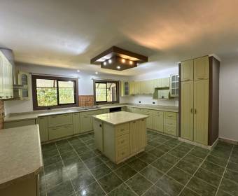 One-story corner house for sale in Ciudad Hacienda Los Reyes, La Guacima.