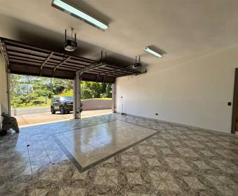 One-story corner house for sale in Ciudad Hacienda Los Reyes, La Guacima.