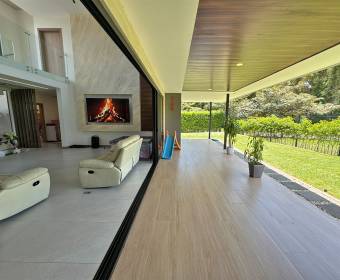 House with 4 bedrooms for sale in the Hacienda Espavel condominium in La Guacima.