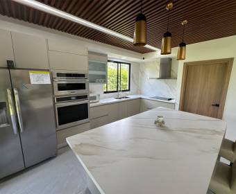 House with 4 bedrooms for sale in the Hacienda Espavel condominium in La Guacima.