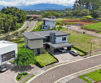 House with 4 bedrooms for sale in the Hacienda Espavel condominium in La Guacima.