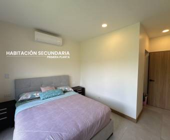 House with 4 bedrooms for sale in the Hacienda Espavel condominium in La Guacima.