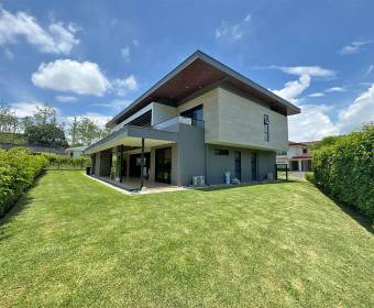 House with 4 bedrooms for sale in the Hacienda Espavel condominium in La Guacima.