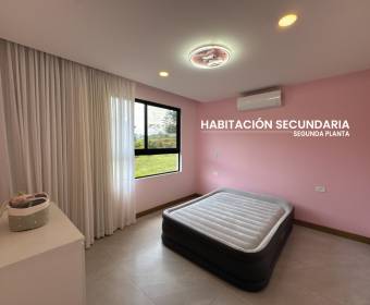 House with 4 bedrooms for sale in the Hacienda Espavel condominium in La Guacima.