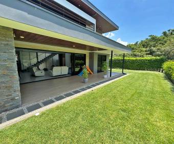 House with 4 bedrooms for sale in the Hacienda Espavel condominium in La Guacima.