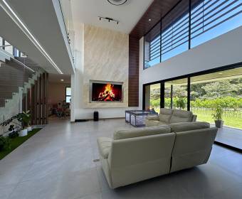 House with 4 bedrooms for sale in the Hacienda Espavel condominium in La Guacima.